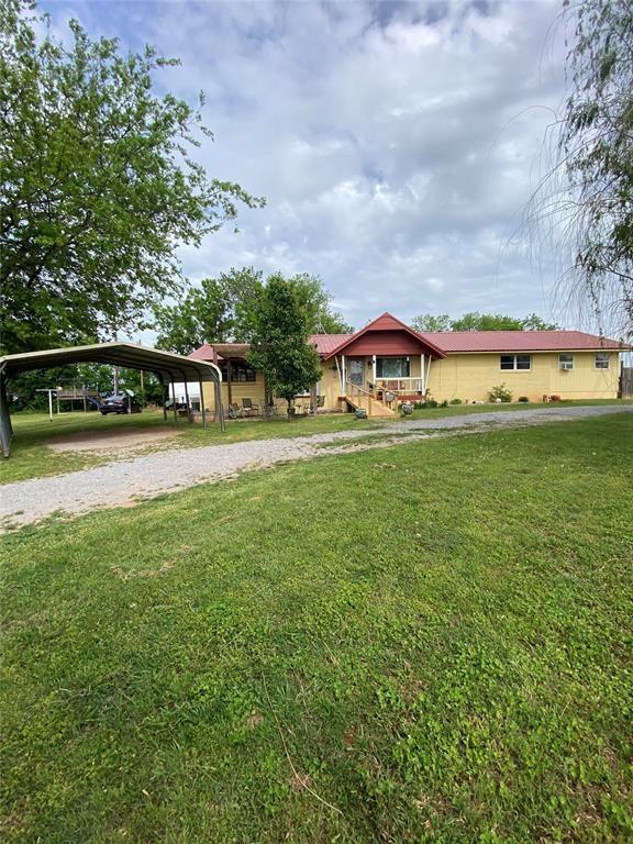 view of yard featuring a carport