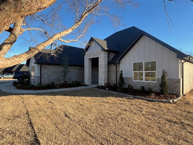 modern inspired farmhouse with a front yard