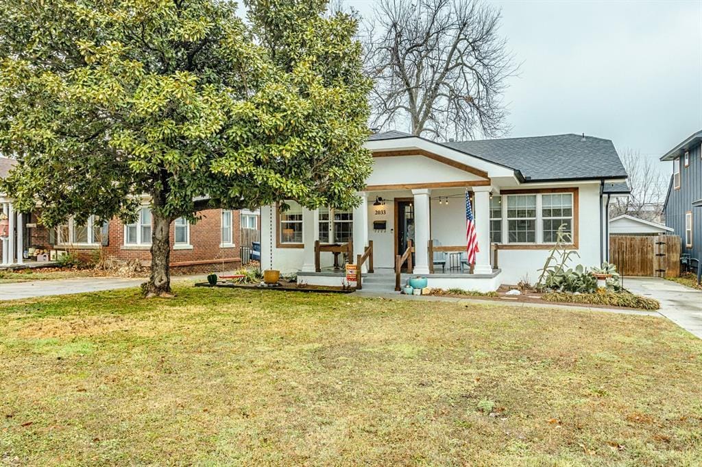 view of front of property with a porch and a front lawn