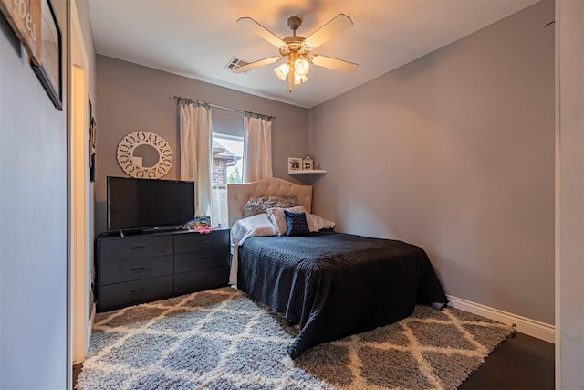 bedroom featuring ceiling fan