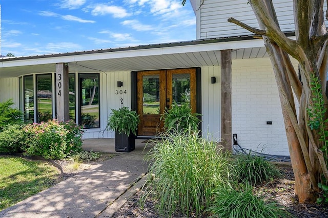 doorway to property featuring covered porch