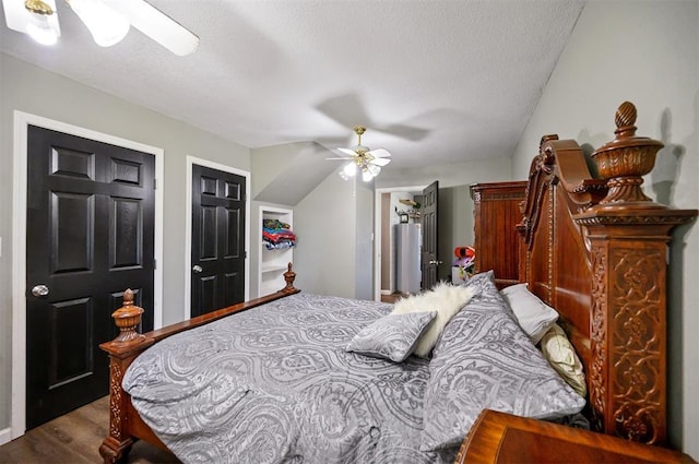 bedroom featuring ceiling fan, hardwood / wood-style floors, and a textured ceiling