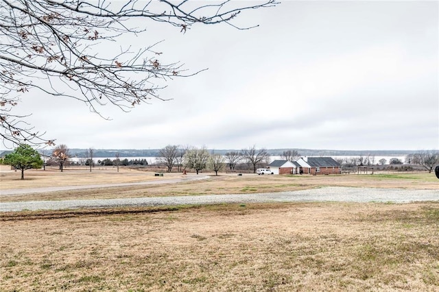 view of yard featuring a rural view