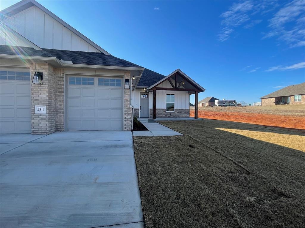 view of front of home featuring a garage and a front lawn