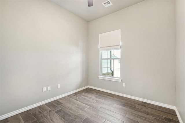 unfurnished room with dark wood-type flooring and ceiling fan