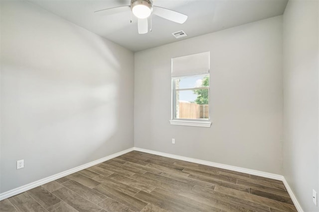 unfurnished room with dark wood-type flooring and ceiling fan