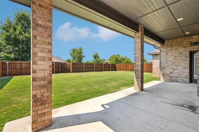 view of yard featuring a patio area