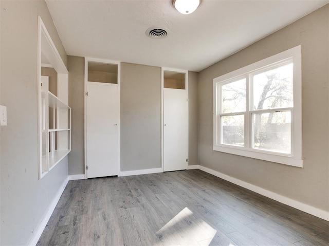 unfurnished bedroom featuring light wood-type flooring and a closet