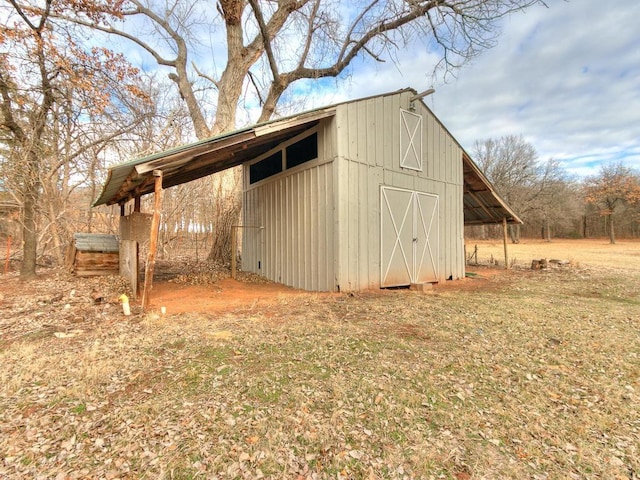 view of outbuilding