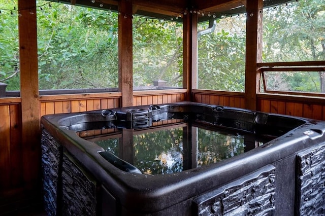 sunroom / solarium featuring a jacuzzi