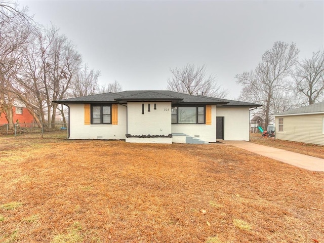 view of front of house featuring a front yard