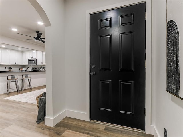 foyer featuring light hardwood / wood-style floors and ceiling fan