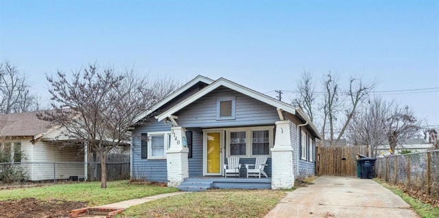 bungalow-style house featuring a front lawn