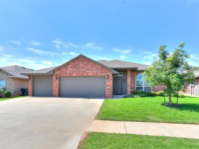 view of front facade featuring a garage and a front yard