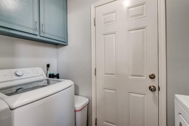 laundry room with cabinets and washing machine and dryer