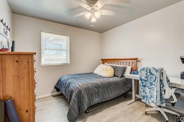 bedroom with ceiling fan