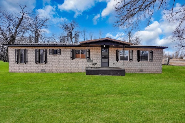 ranch-style house featuring a front lawn