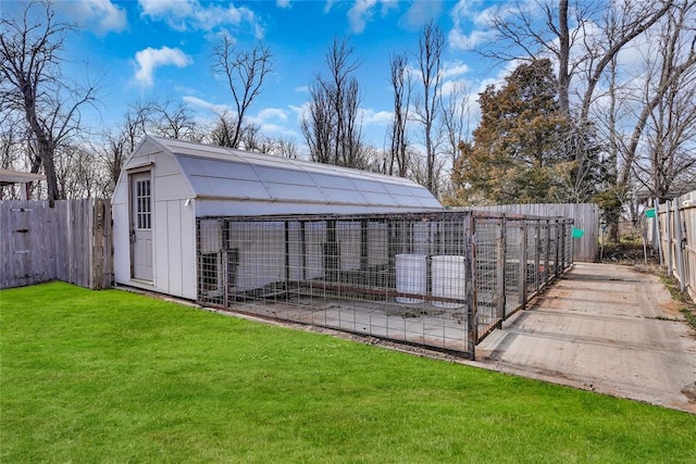 view of outdoor structure featuring a yard