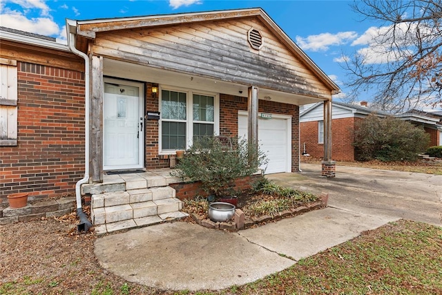 view of front facade featuring a garage