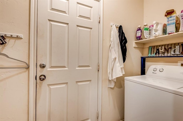 laundry area with washer / clothes dryer