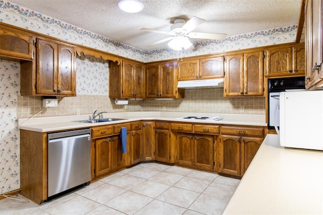 kitchen with ceiling fan, sink, a textured ceiling, and white appliances