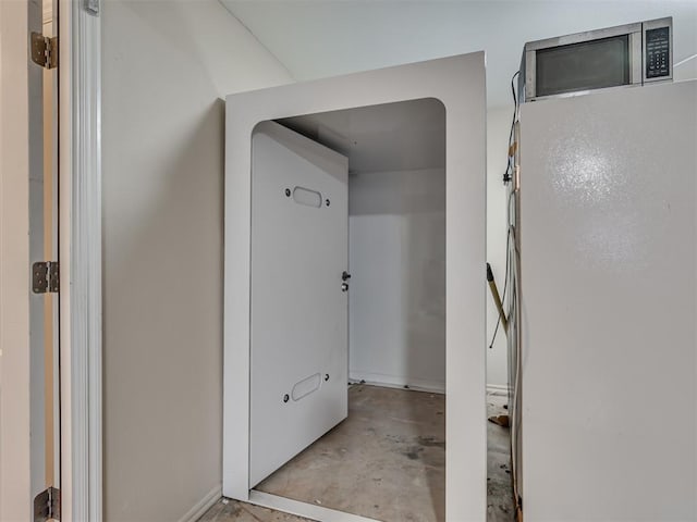 bathroom featuring concrete floors