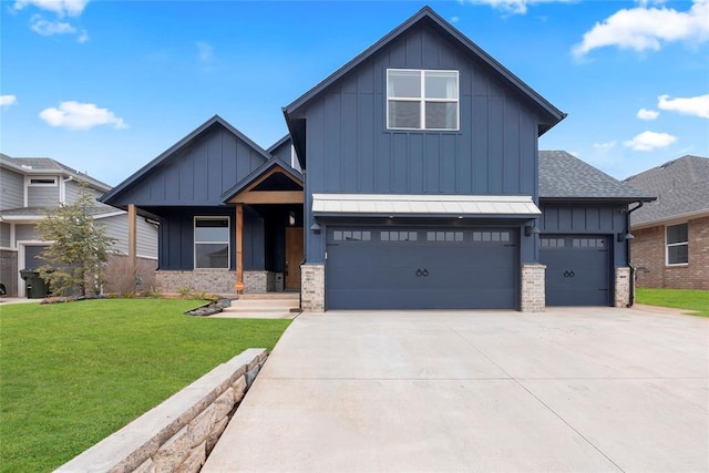 view of front of home featuring a garage and a front yard