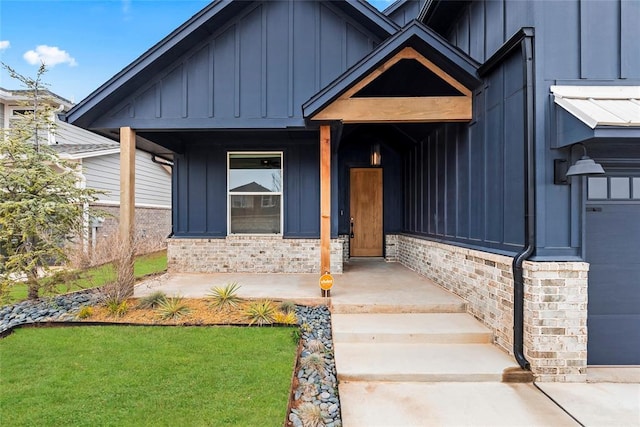 view of front of house with covered porch