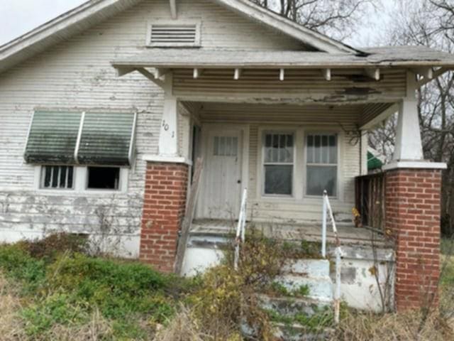 view of front facade with covered porch