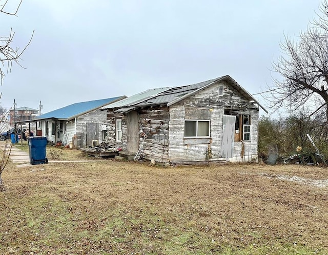 exterior space with a front yard