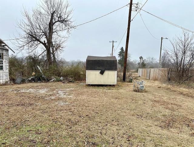 view of yard with a storage shed