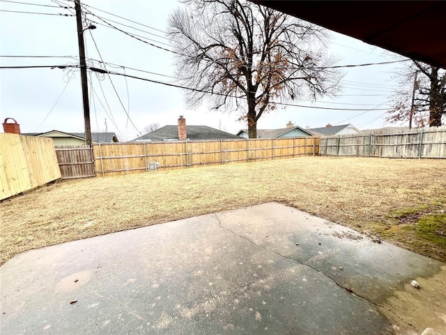 view of yard featuring a patio area