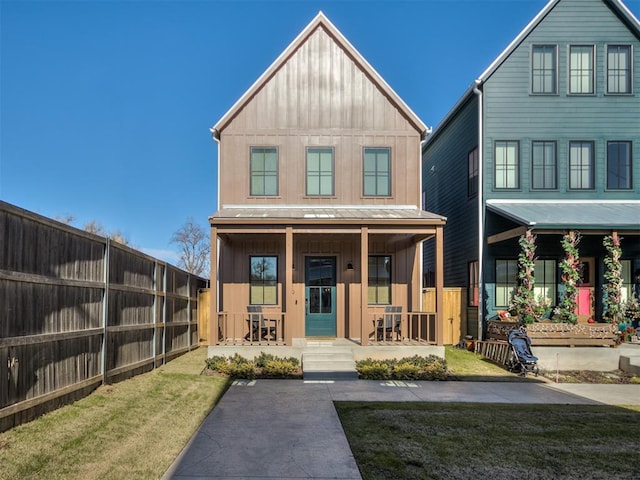 view of front of property featuring a porch and a front lawn