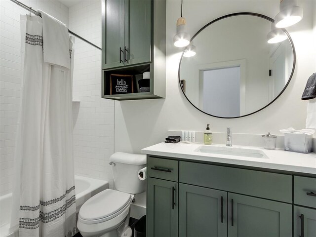 full bathroom featuring vanity, toilet, and shower / bath combo