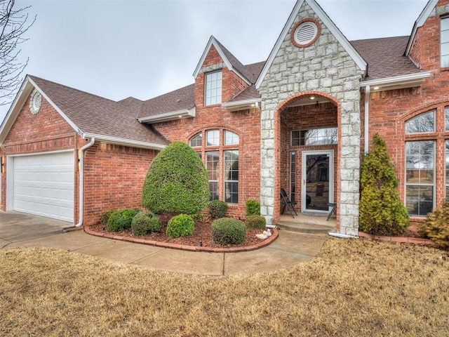 view of front of house featuring a garage and a front lawn