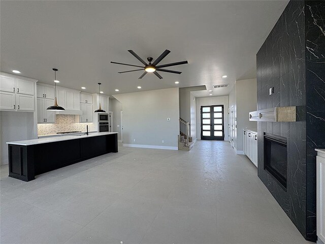 7225 NW 154th St, Edmond, OK 73013 - kitchen featuring recessed lighting, light countertops, visible vents, a ceiling fan, and baseboards