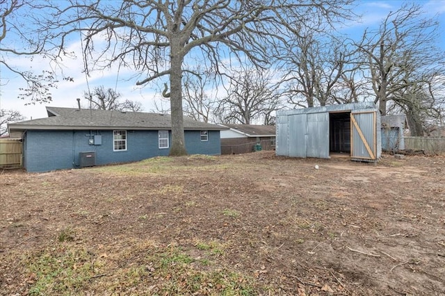 view of yard featuring cooling unit and a storage unit