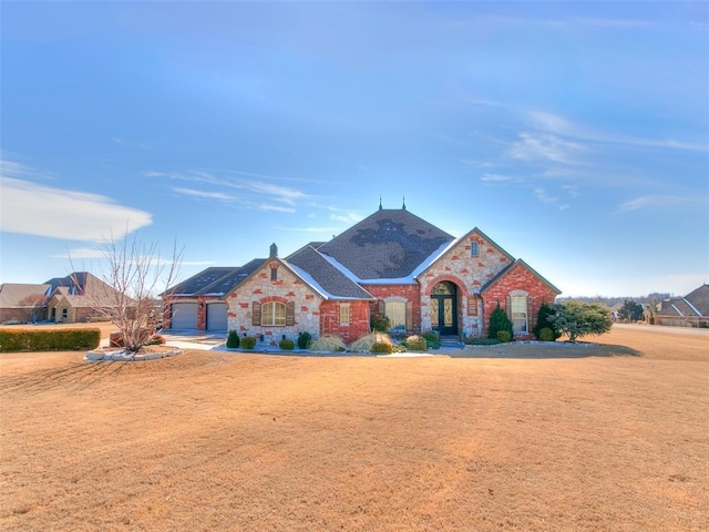 view of front of property featuring a garage and a front yard