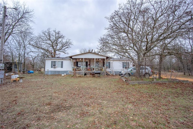 view of front of house featuring a porch and a front yard