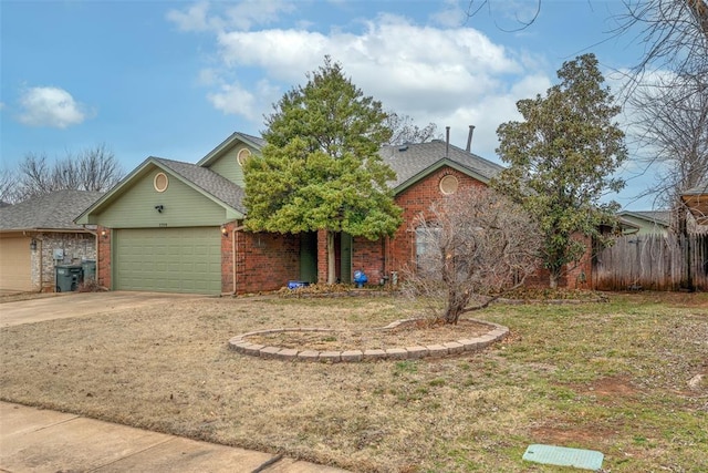 view of front facade featuring a garage and a front lawn