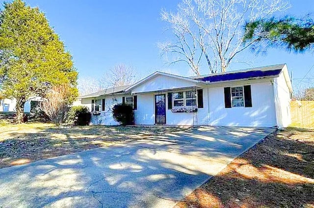 404 C St, Seminole, OK 74864 - photo 1