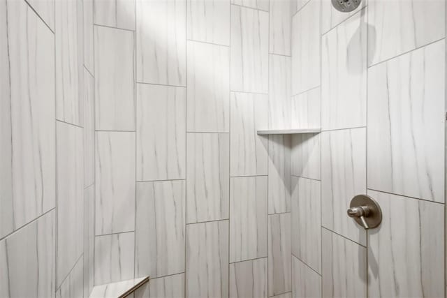 details featuring tiled shower