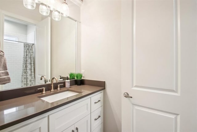 bathroom with a shower with shower curtain and vanity