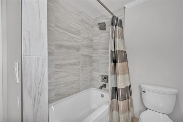 bathroom featuring toilet and shower / tub combo