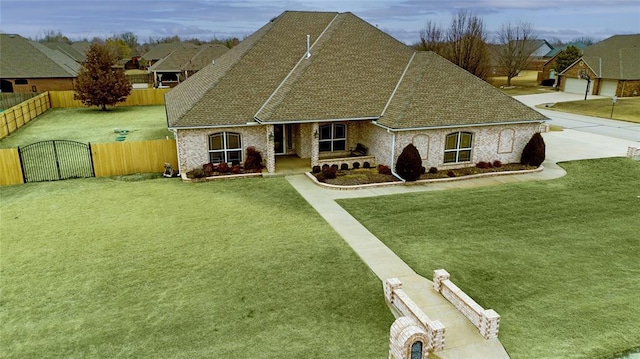 view of front of home featuring a front lawn