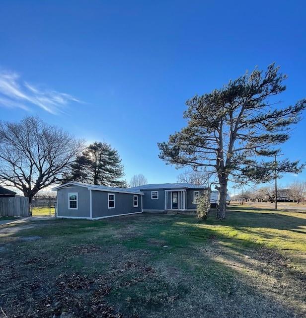 804 Walker Ave, Lone Wolf, OK 73655 - photo 2