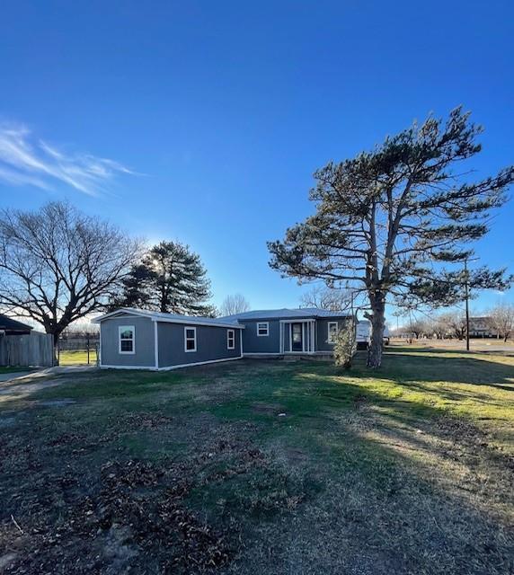 804 Walker Ave, Lone Wolf, OK 73655 - photo 3