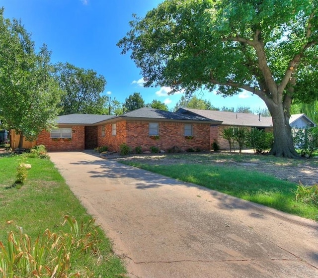 ranch-style house with a front yard