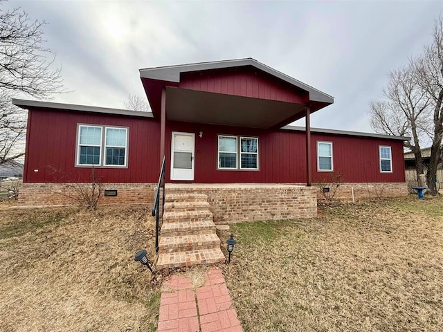 view of front of home with crawl space