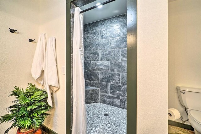 670 Pine Meadow Ln, Broken Bow, OK 74728 - bathroom with walk in shower and toilet